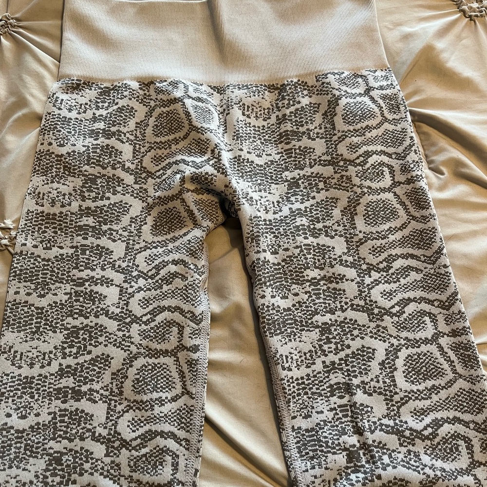 Super cute Ryka leggings!!